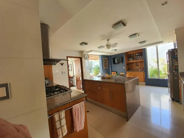 Venta Casa en Cumbayá, Urb. Cumbres del Valle, C - 550 M²/t - 800 m² $825.000 — imagen 4