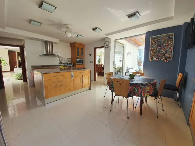 Venta Casa en Cumbayá, Urb. Cumbres del Valle, C - 550 M²/t - 800 m² $825.000 — imagen 3