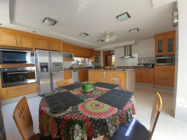 Venta Casa en Cumbayá, Urb. Cumbres del Valle, C - 550 M²/t - 800 m² $825.000 — imagen 2