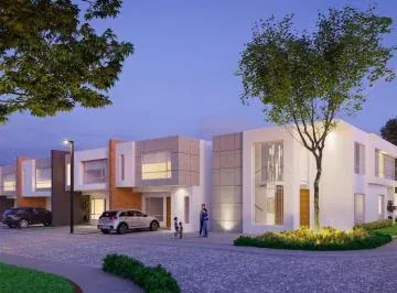 Hermosa Casa de Venta Cerca del Parque Central de Puembo! — imagen 2