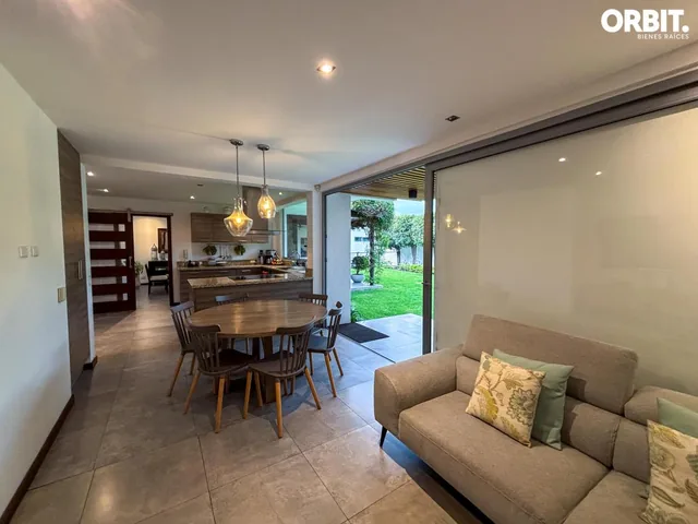 En Venta Amplia Casa de 3 Dorm. Dentro de Urbanización Privada en Lumbisi — imagen 5