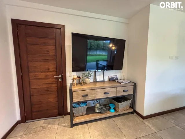 En Venta Amplia Casa de 3 Dorm. Dentro de Urbanización Privada en Lumbisi — imagen 4