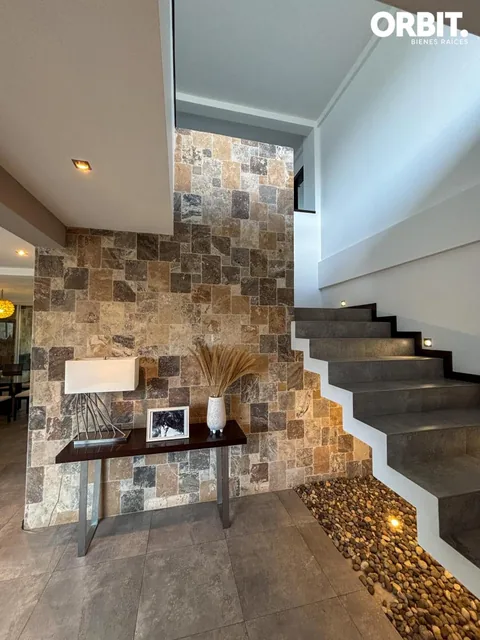 En Venta Amplia Casa de 3 Dorm. Dentro de Urbanización Privada en Lumbisi — imagen 3
