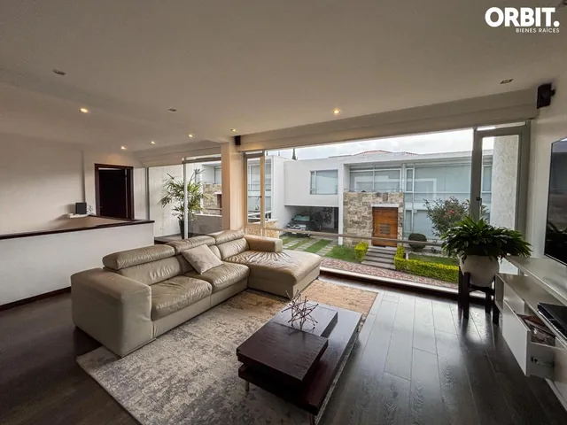 En Venta Amplia Casa de 3 Dorm. Dentro de Urbanización Privada en Lumbisi — imagen 2