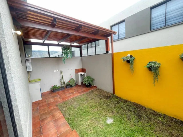 Casa de Venta en El Sector La Mitad del Mundo de 98 m Mas Patio Privado — imagen 3