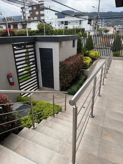 Vendo Lindo Penthouse en Cumbaya, 2 Dorm, con Terraza y Excelente Vista, Sector de La Primavera! — imagen 5