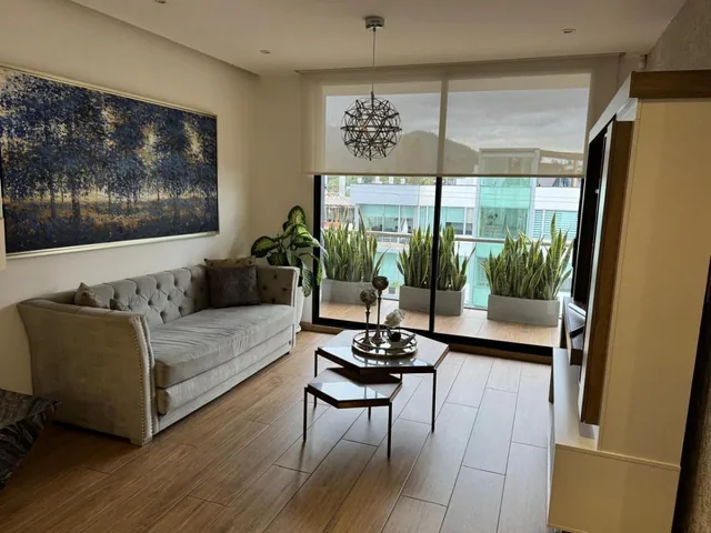 Vendo Lindo Penthouse en Cumbaya, 2 Dorm, con Terraza y Excelente Vista, Sector de La Primavera! — imagen 2