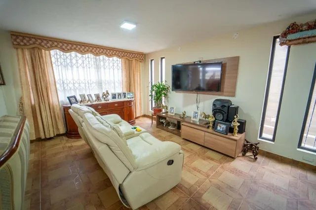 Casa en Venta 444 m² San Isidro del Inca - Buenos Aires — imagen 2