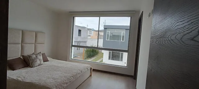 Mitad del Mundo Venta Casas Vip y Locales — imagen 2