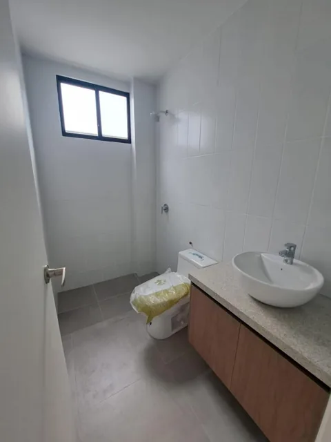 Casa de Estreno en Venta - Urbanización La Costa - Samborondón, Guayas — imagen 2