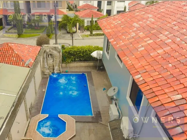 Venta Casa Esquinera Samborondon Piscina /jacuzzi Urb Estancias del Rio (Of), Guayas — imagen 2