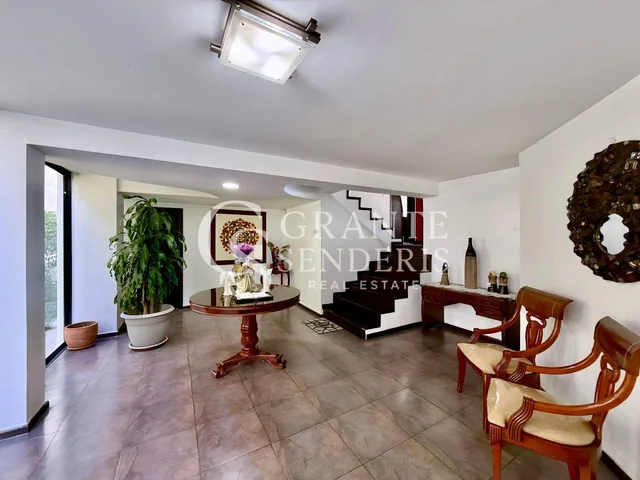 Departamento Dúplex de 370 m² con Suite Independiente en Venta en El Batán — imagen 2