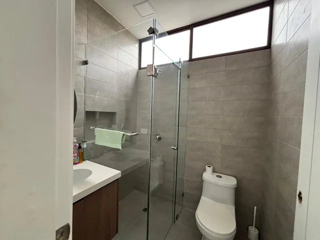 Townhouse Inteligente de 3 Pisos con Rooftop con Jacuzzi y Vista Al Río, Guayas — imagen 2