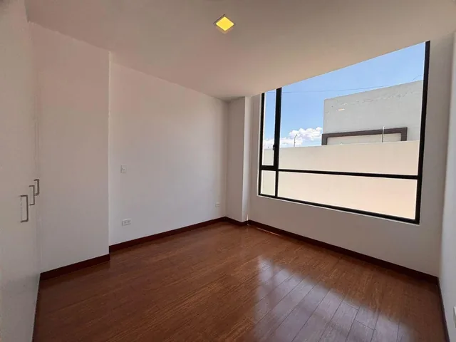 Departamento de Venta por Estrenar en San Juan de Cumbayá — imagen 3