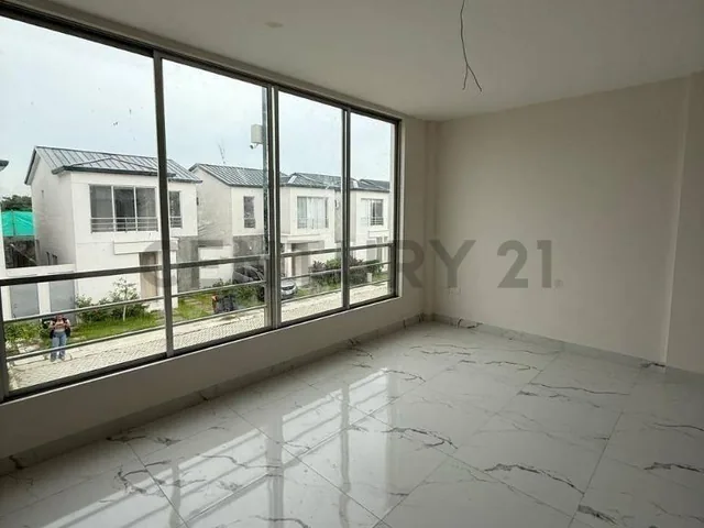 Venta de Casa por Estrenar en Millenium Village, Guayas — imagen 3
