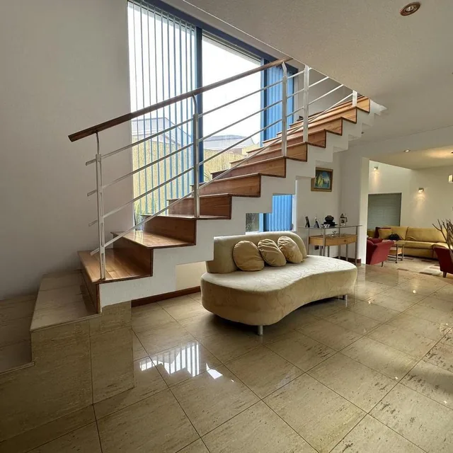 Hermosa Casa en Venta Urb El Condado 410 Mtrs2 Amplios Jardines — imagen 5