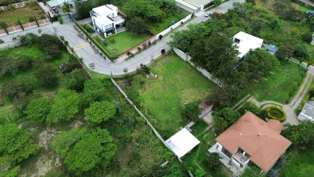 Venta de Terreno Independiente Esquinero en Urbanizacion Exclusiva Nayon — imagen 2