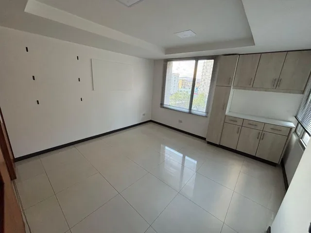 Venta! Oficina con Excelente Vista y 2 Parqueaderos – La Coruña — imagen 2