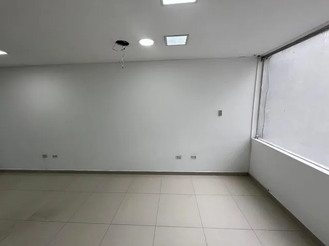 Se Vende Local Comercial Frente a La Carolina Quito — imagen 2