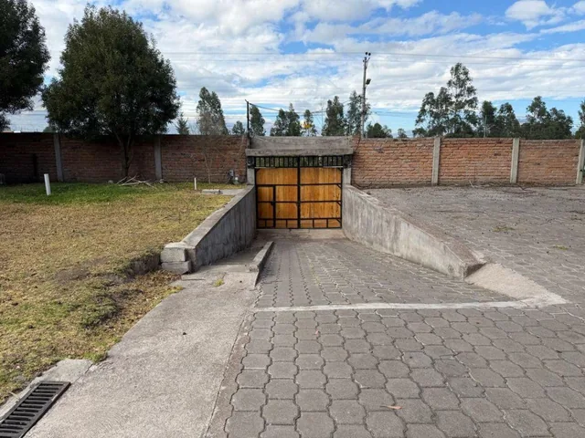 Vendo Propiedad, Moderna Casa con Terreno de 4000 m² Sector El Inga Pifo — imagen 4