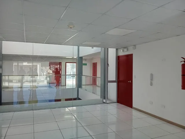 Oficinas y Consultorios de Venta por Estrenar | Sector Hospital Axxis | Supermaxi Granda Centeno — imagen 3
