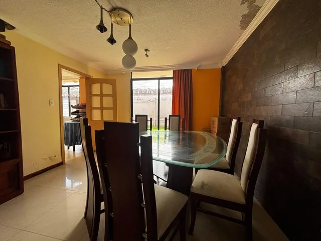 Casa No Adosada en Venta en Conjunto Sector Mirasierra, Valle de Los Chillos, Pichincha / Ecuador — imagen 2
