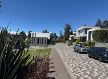 Hermoso Terreno de 698 m² de Venta en Urbanización de Lujo Cumbaya! — imagen 2