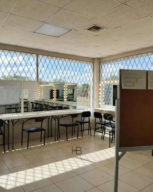 Se Vende Edificio Comercial Esquinero en Barrio Orellana - Centro de Guayaquil, Guayas — imagen 5