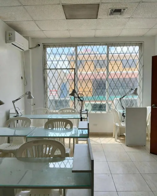 Se Vende Edificio Comercial Esquinero en Barrio Orellana - Centro de Guayaquil, Guayas — imagen 4