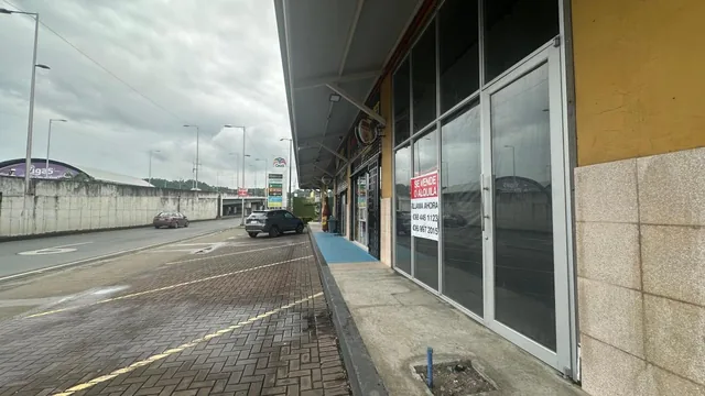 Local Comercial Amplio en Oasis – 72 m² con Mezzanine en Av Narcisa de Jesús, Guayas — imagen 2