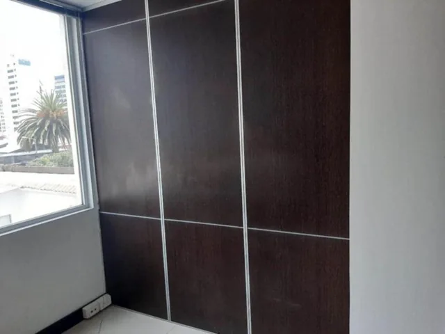 Vendo Amplia Oficina con 4 Parqueos Sector La Pradera — imagen 3