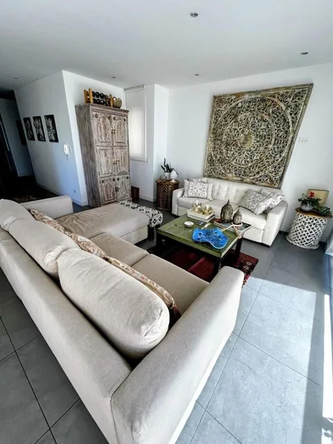 Departamento en San Juan de Cumbayá de 3 Dorm. — imagen 3
