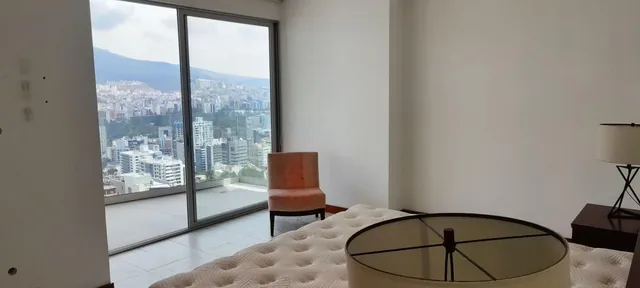 Exclusivo Departamento de Lujo con Terraza y Vista Al Pichincha, González Suárez — imagen 4