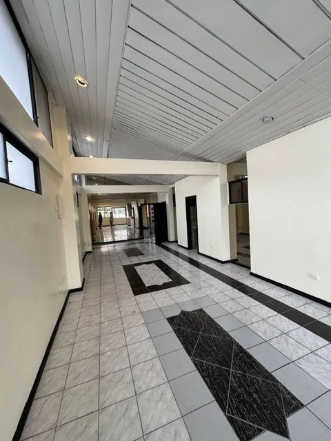 Oficina con Parqueo en Condominio Privado - Urdesa Central, Guayas — imagen 4