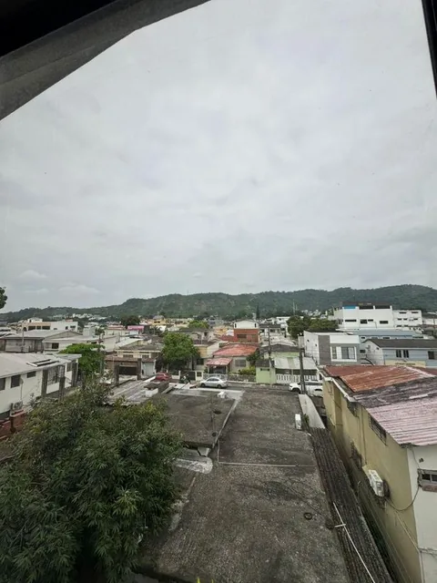 Oficina con Parqueo en Condominio Privado - Urdesa Central, Guayas — imagen 2