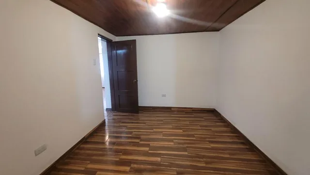 Casa Rentera de Venta, Quito Sur, 3 Departamentos — imagen 5