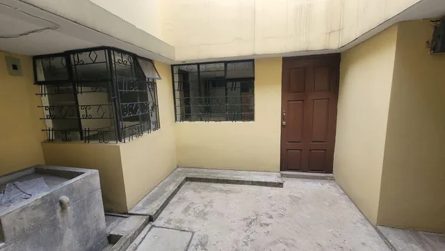 Casa Rentera de Venta, Quito Sur, 3 Departamentos — imagen 4