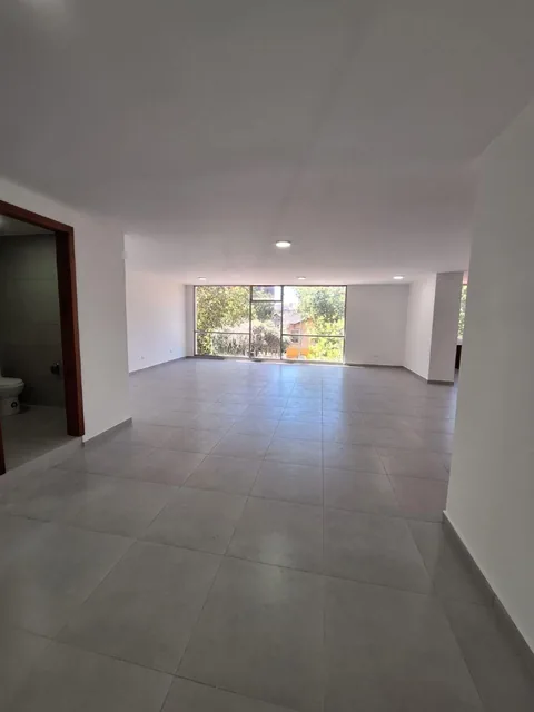 Oficina Totalmente Remodelada en Venta – Av Amazonas y Veintimilla — imagen 3