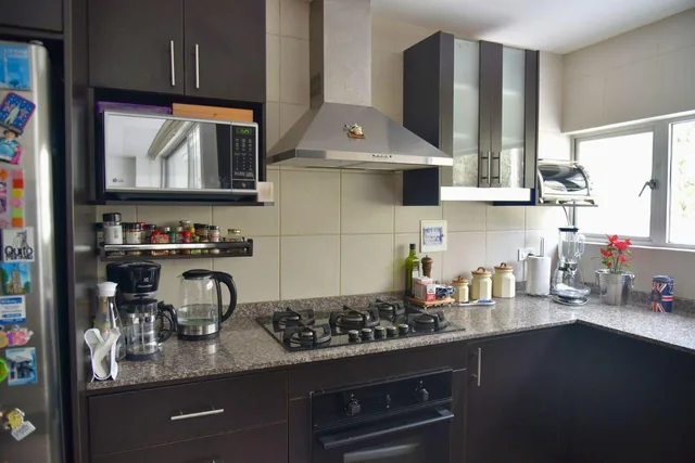 En Venta Estupendo y Muy Cómodo Departamento, 2 Dorm., Dentro de La Urb El Condado, Etapa 3. Provincia de Pichincha — imagen 2