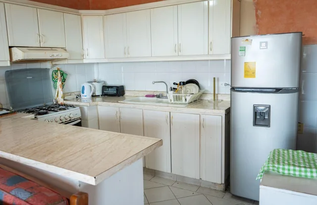 Departamento Amoblado en Venta con Balcón y 2 Habitaciones en Club Casa Blanca - Same - Esmeraldas — imagen 2