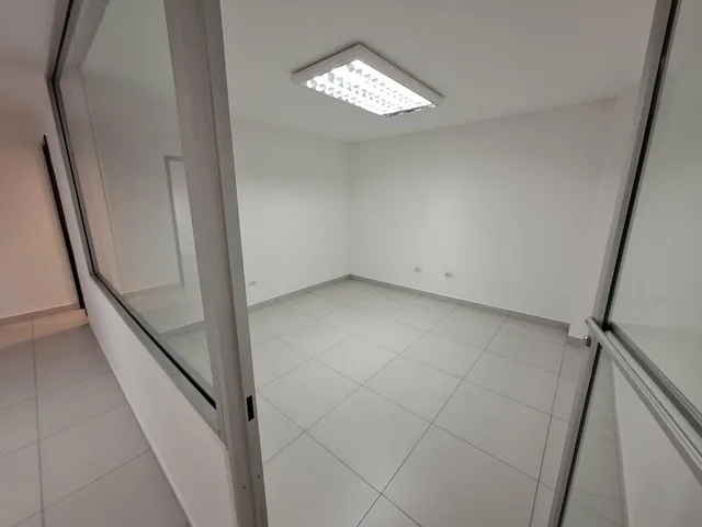 Vendo Amplia Oficina Frente a Swisshotel Totalmente Remodelada! — imagen 5