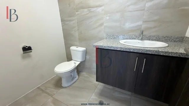 Venta Oficina Comercial 54 m² - Sector Mariana de Jesus (Centro Norte) — imagen 2