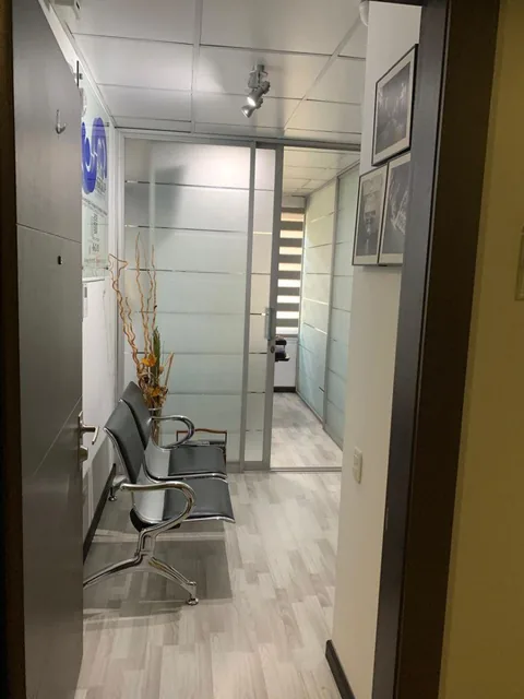Oficina Comercial de 30 m² en Venta en Av 6 de Diciembre — imagen 5