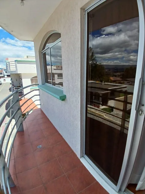 Casa de 315 m² con 3 Dorm. en Venta en Conocoto — imagen 3