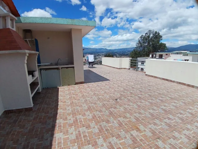 Casa de 315 m² con 3 Dorm. en Venta en Conocoto — imagen 2