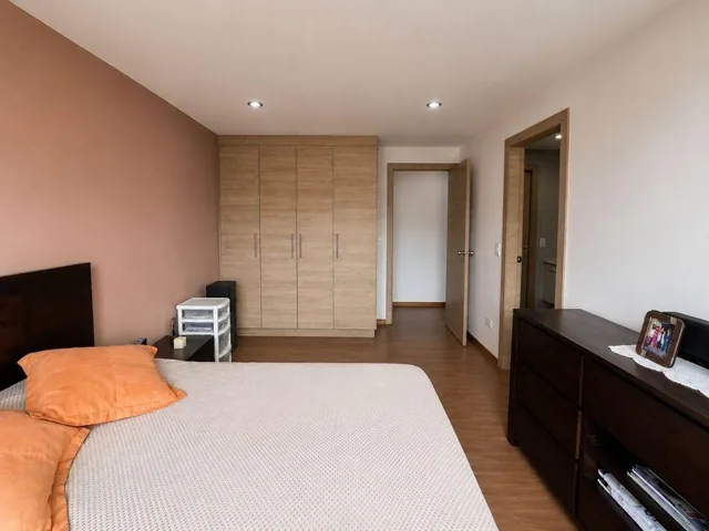 En Venta Departamento con Balcón 95 m² - Dentro de Urbanización - Lomas de Monteserrin — imagen 5