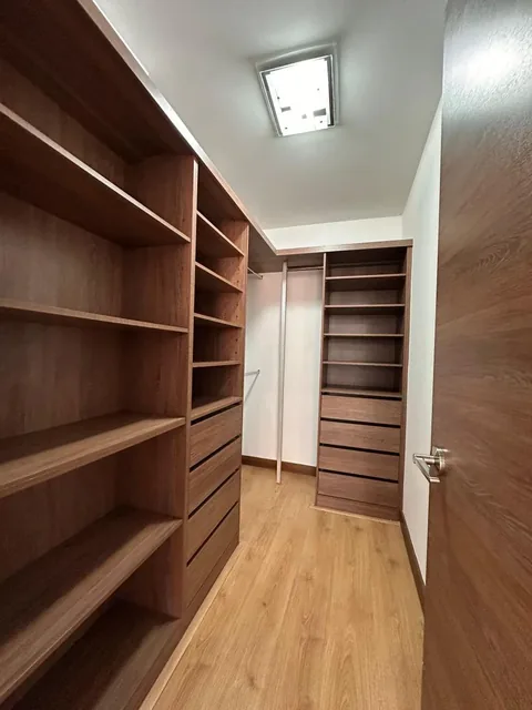 En Venta Amplio Departamento de Tres Dorm. con Balcones 137 m² - La Carolina — imagen 3