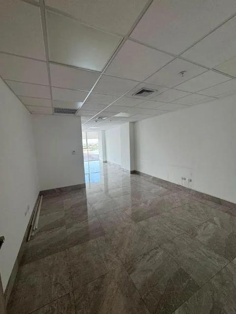 Oficina con Parqueo y Seguridad 24/7 - Edificio Platinum, Guayas — imagen 5