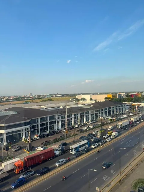 Oficina con Parqueo y Seguridad 24/7 - Edificio Platinum, Guayas — imagen 2