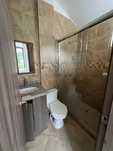 Casa de 4 Dorm. con Baño Privado y Amplio Terreno en Coopedac – Sangolquí — imagen 2